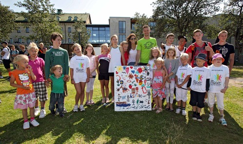 Robin’s Charity Initiatives Robin’s Charity Initiatives